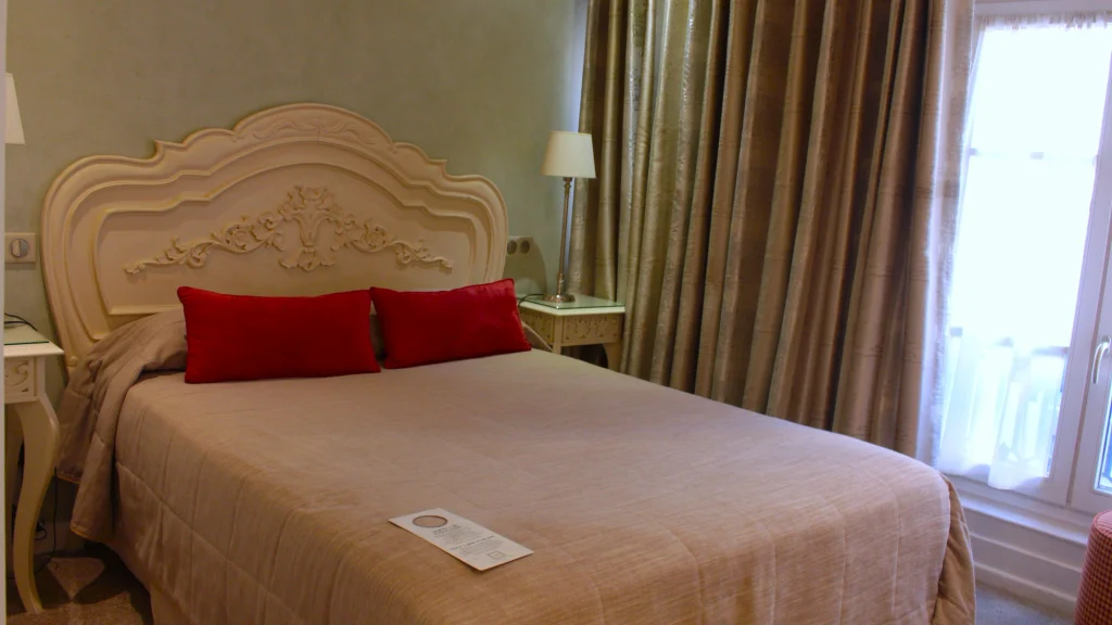 Grand Hôtel des Terreaux bedroom - 4-star hotel in Lyon, France